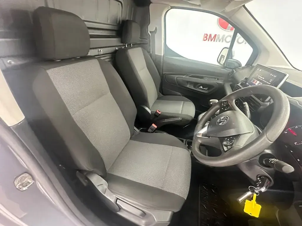 Used Vauxhall Combo 130 HP (95 kW) 2020 Grey MPV