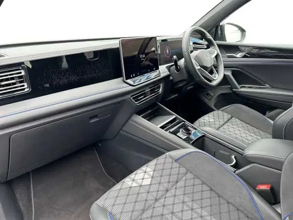 Used VW Tiguan R-line 150 HP (110 kW) 2025 Green SUV