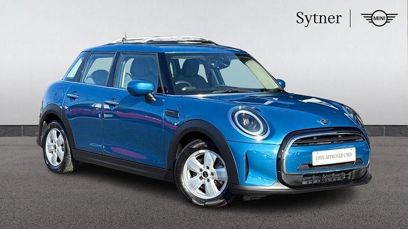 Used Mini Cooper Classic 134 HP (98 kW) 2024 Blue Hatchback