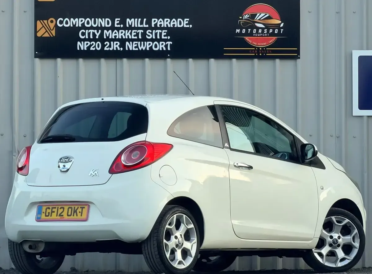 Used Ford Ka Metall 69 HP (50 kW) 2012 White Hatchback