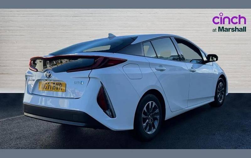 Used Toyota Prius Business Edition 120 HP (88 kW) 2021 White Hatchback