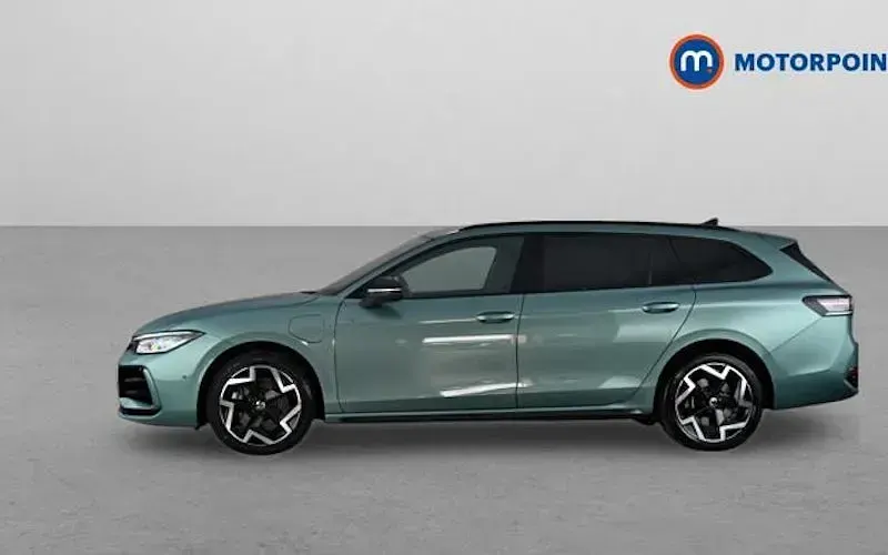 Used VW Passat R-line 272 HP (200 kW) 2025 Green Estate