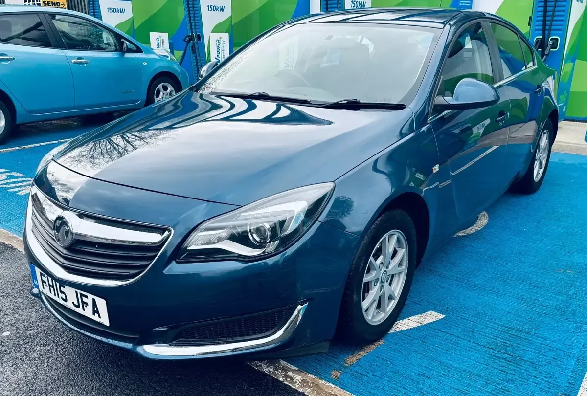 Used Vauxhall Insignia Design Edition 2015 Blue Hatchback