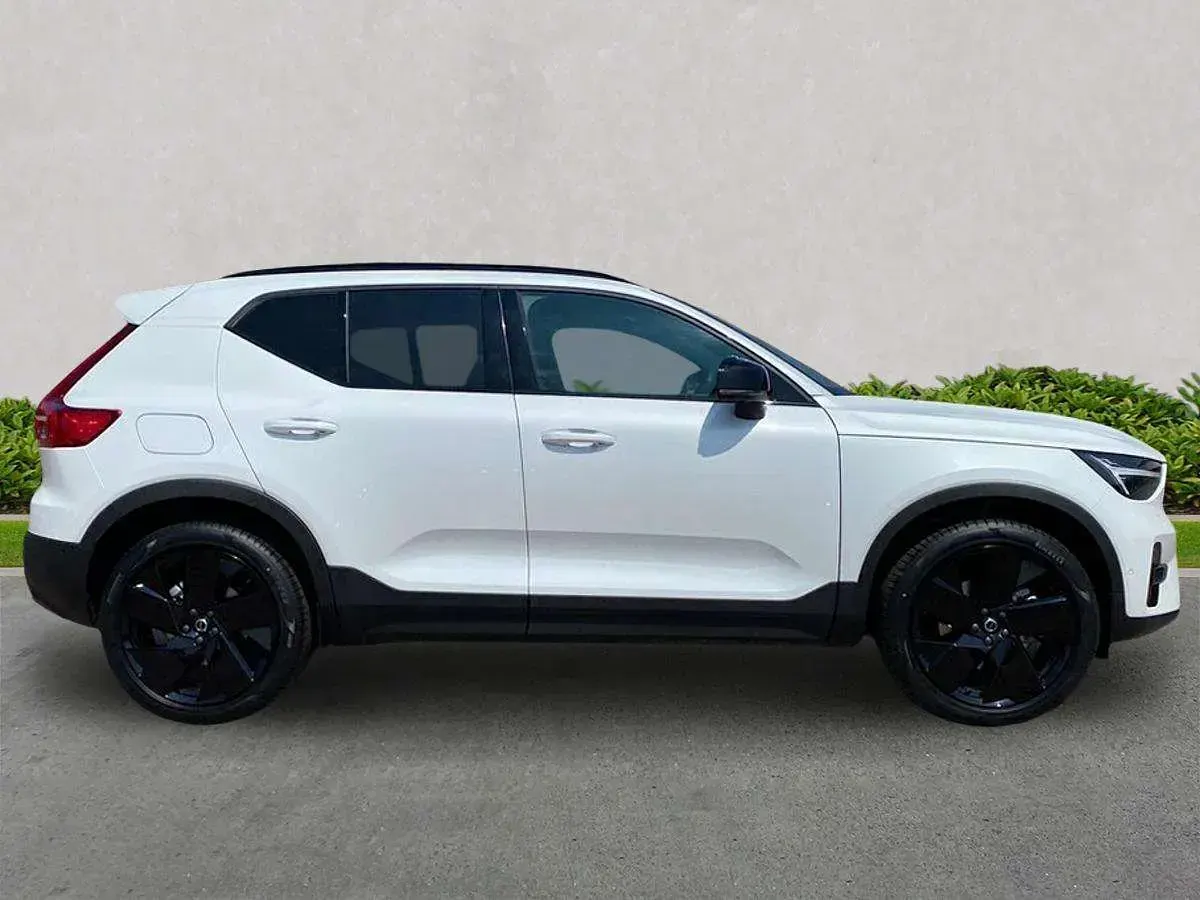 New Volvo XC40 Plus 161 HP (118 kW) 2026 Crystal white SUV