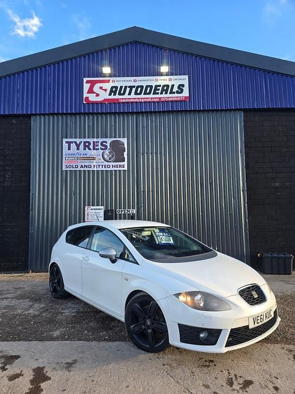 Begagnad Seat Leon FR 170 HK (125 kW) 2011 Vit Halvkombi