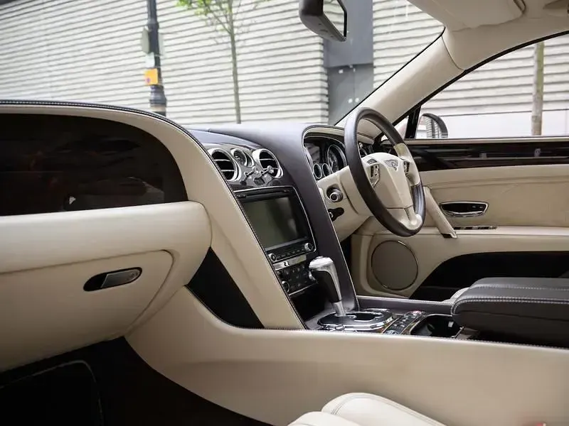 Used Bentley Flying Spur Mulliner 616 HP (453 kW) 2017 Brown Sedan