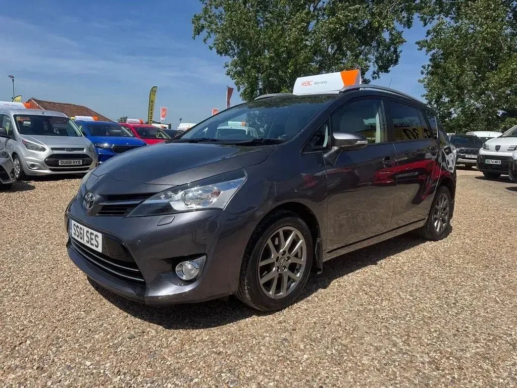 Used Toyota Verso 112 HP (82 kW) 2014 Grey MPV