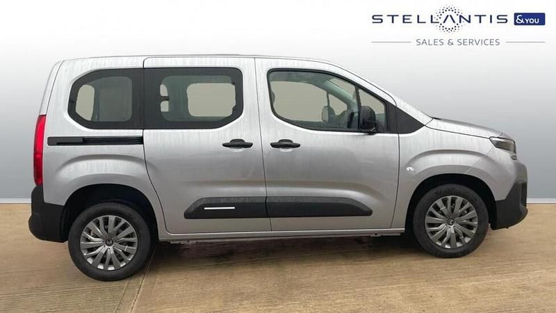 New Citroën Berlingo PureTech 108 HP (79 kW) 2025 Red MPV
