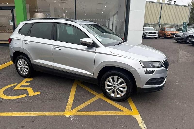 Brilliant silver metallic Used 2018 Skoda Karoq SUV | £11,950 (A bit pricey) - Image 1/4