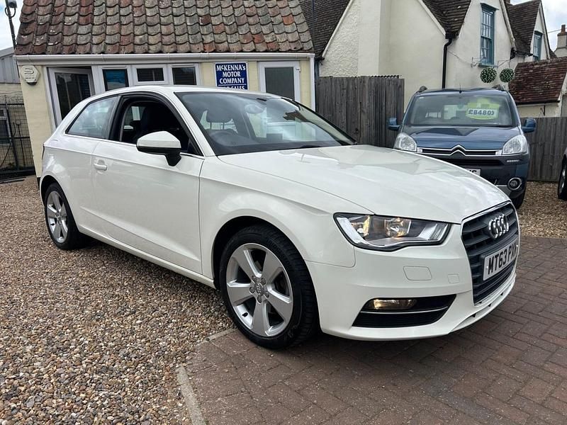 Begagnad Audi A3 Sport 140 HK (102 kW) 2014 Vit Halvkombi