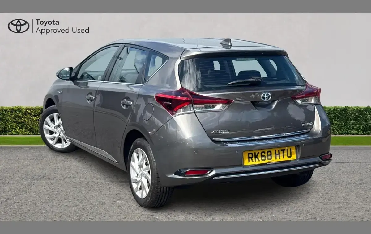 Used Toyota Auris Hybrid 134 HP (98 kW) 2018 Other Hatchback