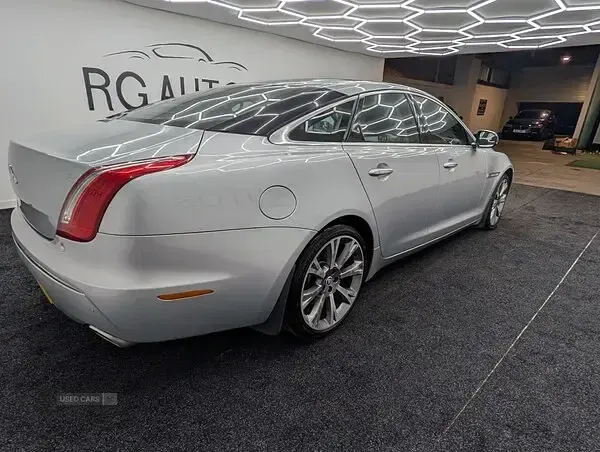 Used Jaguar XJ Luxury 275 HP (202 kW) 2012 Silver Sedan