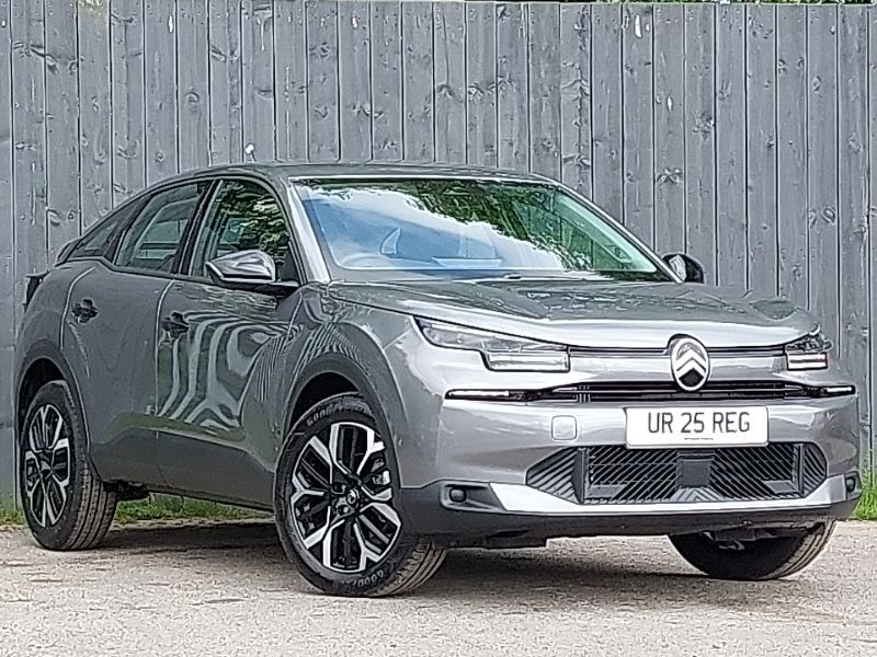 Metallic cumulus grey New 2025 Citroën C4 Hatchback | £20,498 (Fair price) - Image 1/4