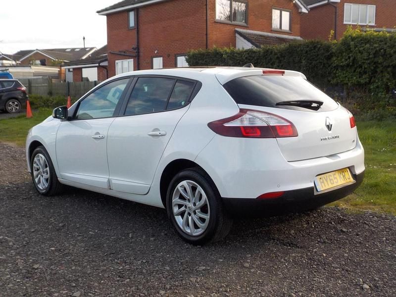 Used Renault Mégane III LIMITED 2015 White Hatchback