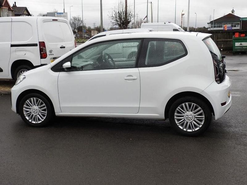 Used VW up! move up! 60 HP (44 kW) 2019 White Hatchback