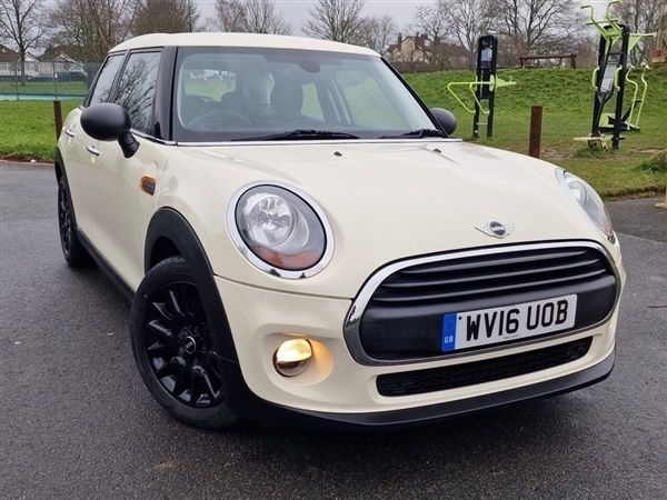 White Used 2016 Mini ONE Hatch Hatchback | £9,495 (Fair price) - Image 1/1
