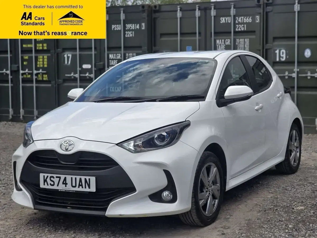 Used Toyota Yaris 116 HP (85 kW) 2024 White Hatchback