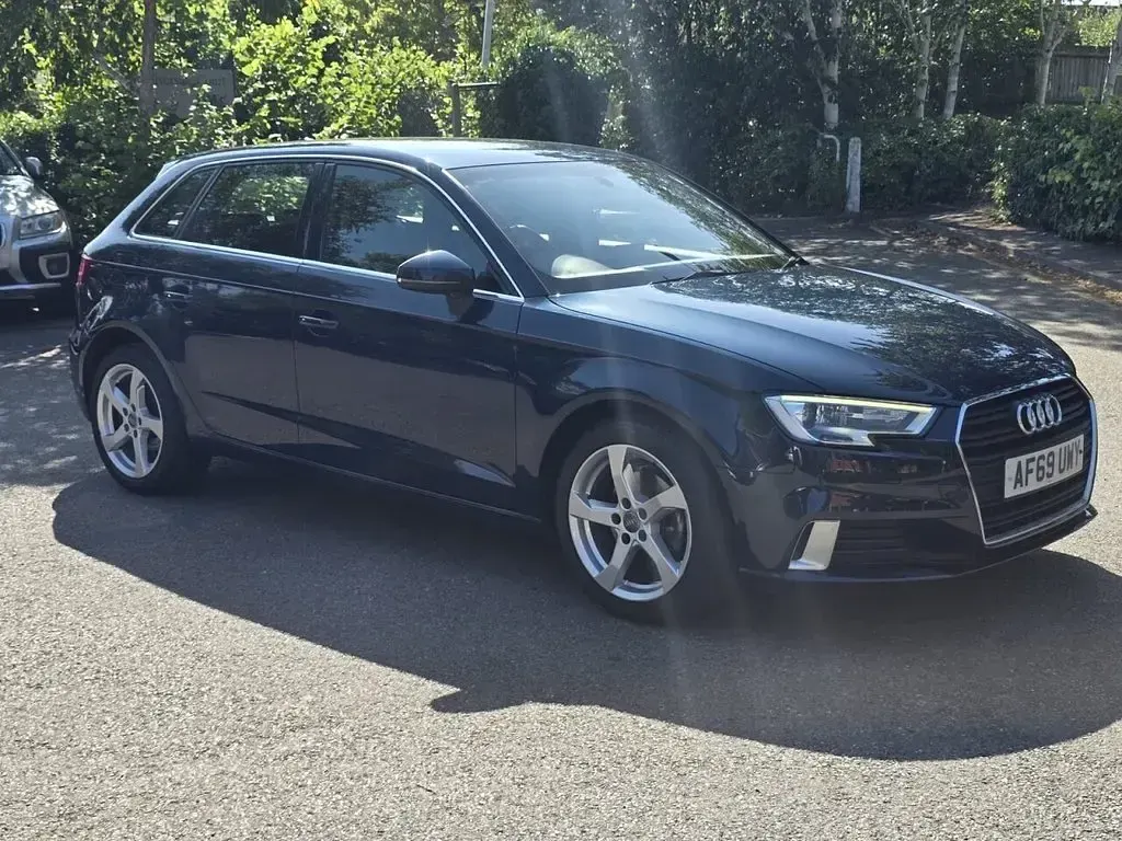 Used Audi A3 Sportback Sport 116 HP (85 kW) 2019 Blue Hatchback