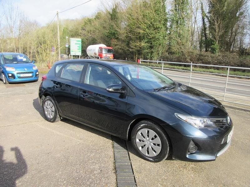 Used Toyota Auris Active 2013 Grey Hatchback