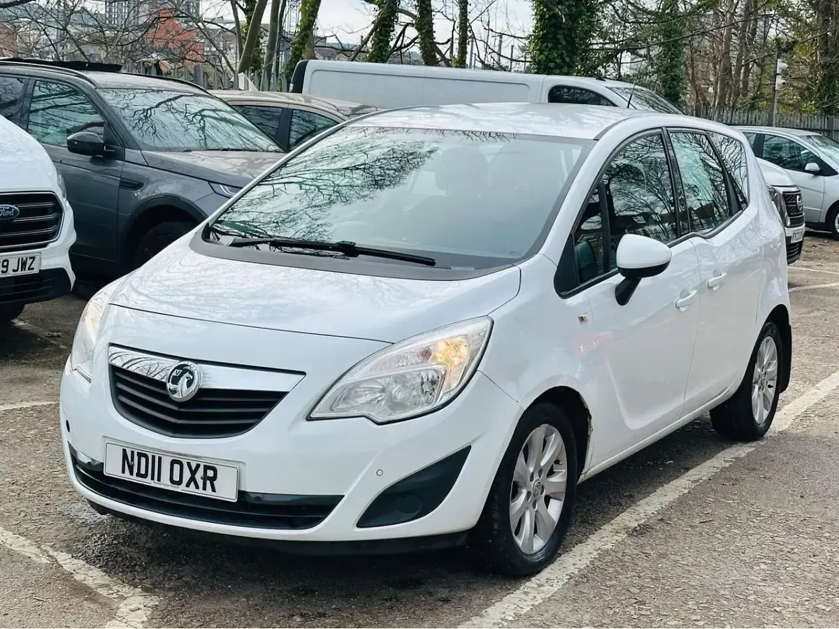 Used Vauxhall Meriva 128 HP (94 kW) 2011 White MPV