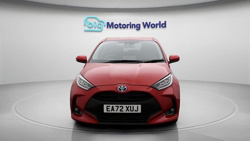 Used Toyota Yaris Hybrid Design 114 HP (83 kW) 2022 Red Hatchback
