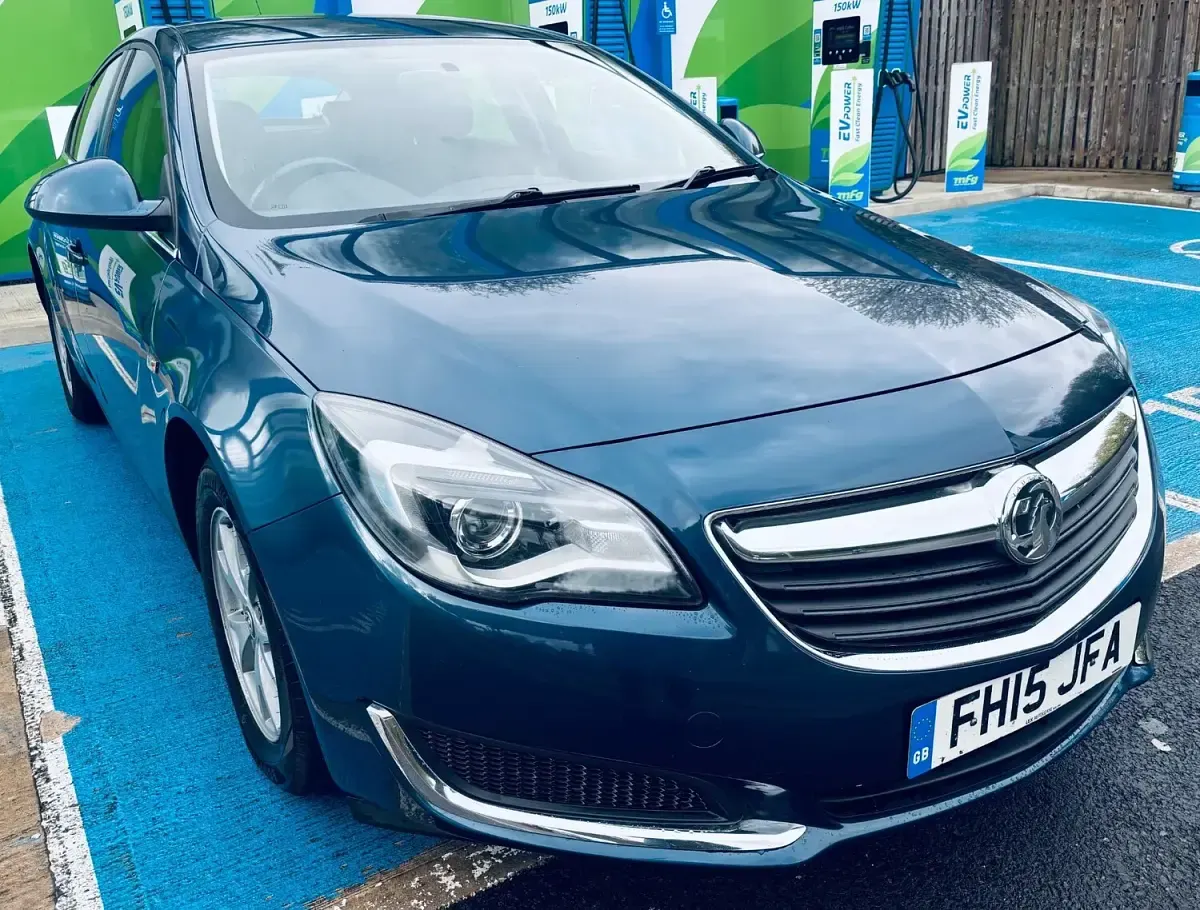 Used Vauxhall Insignia Design Edition 2015 Blue Hatchback