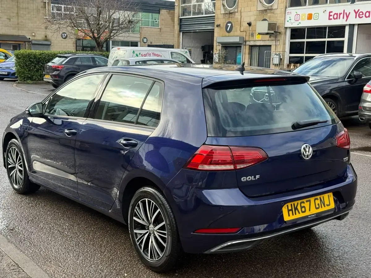 Begagnad VW Golf VII SE 125 HK (91 kW) 2017 Blå Halvkombi
