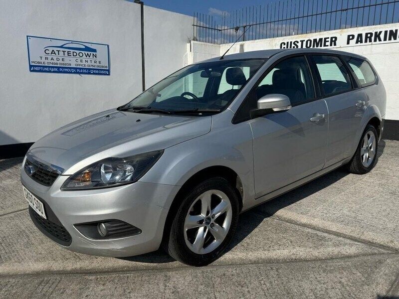 Silver Used 2010 Ford Focus Zetec Estate | £3,995 (A bit pricey) - Image 1/4