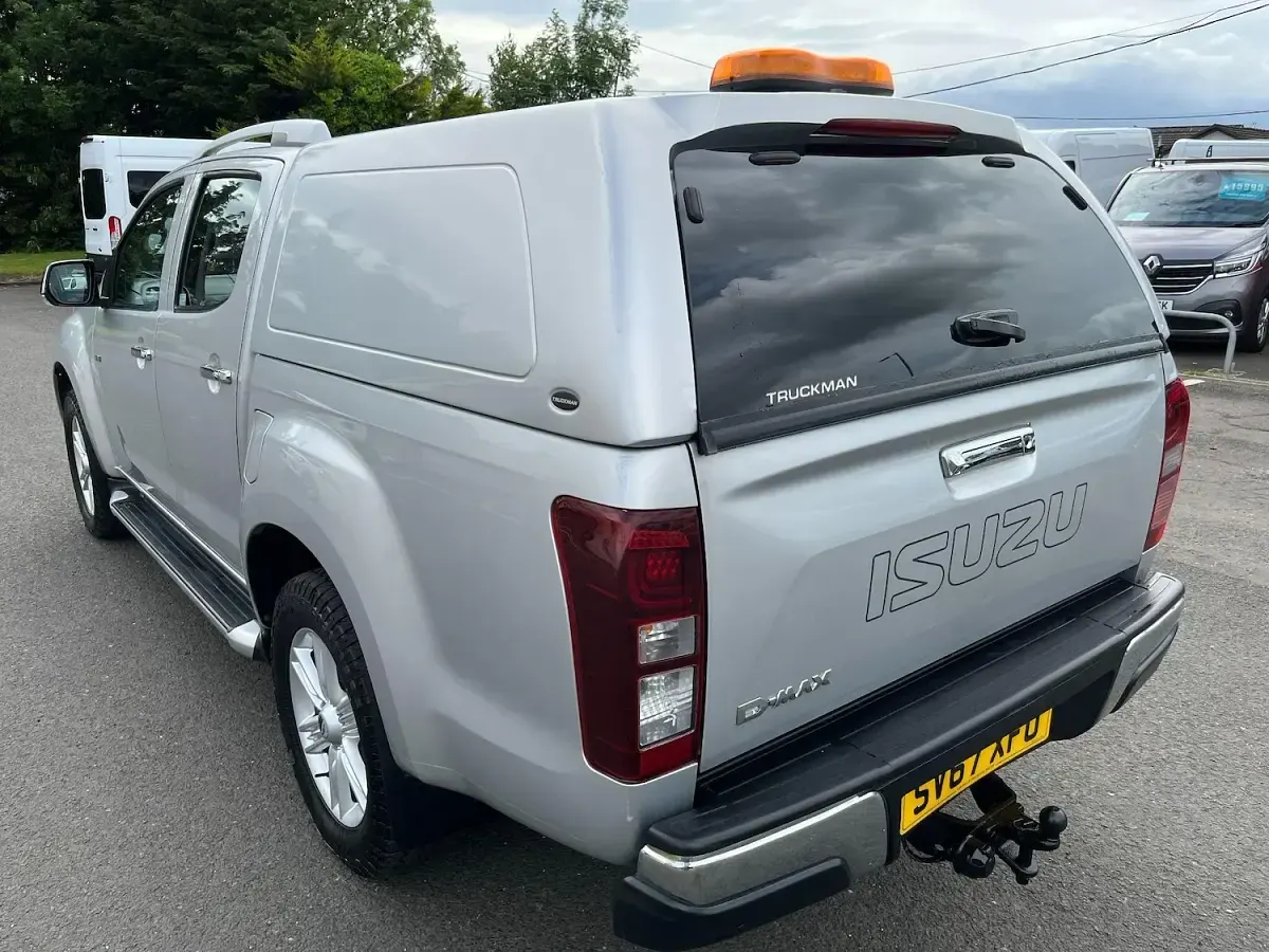 Used Isuzu D-Max 164 HP (120 kW) 2017 Silver Pickup