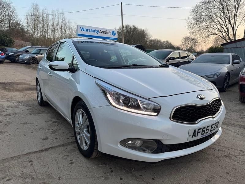 Used Kia Ceed 126 HP (92 kW) 2015 White Hatchback