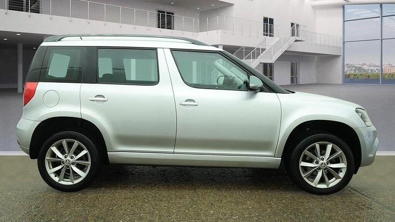 Used Skoda Yeti SE 105 HP (77 kW) 2014 Silver SUV