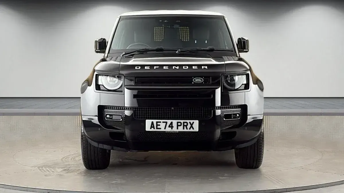 Używany Land Rover Defender HSE Dynamic 2024 Czarny SUV