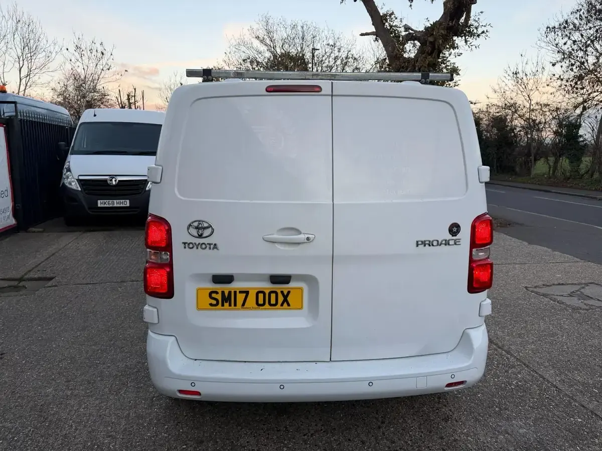 Used Toyota Proace Comfort 115 HP (84 kW) 2017 White MPV