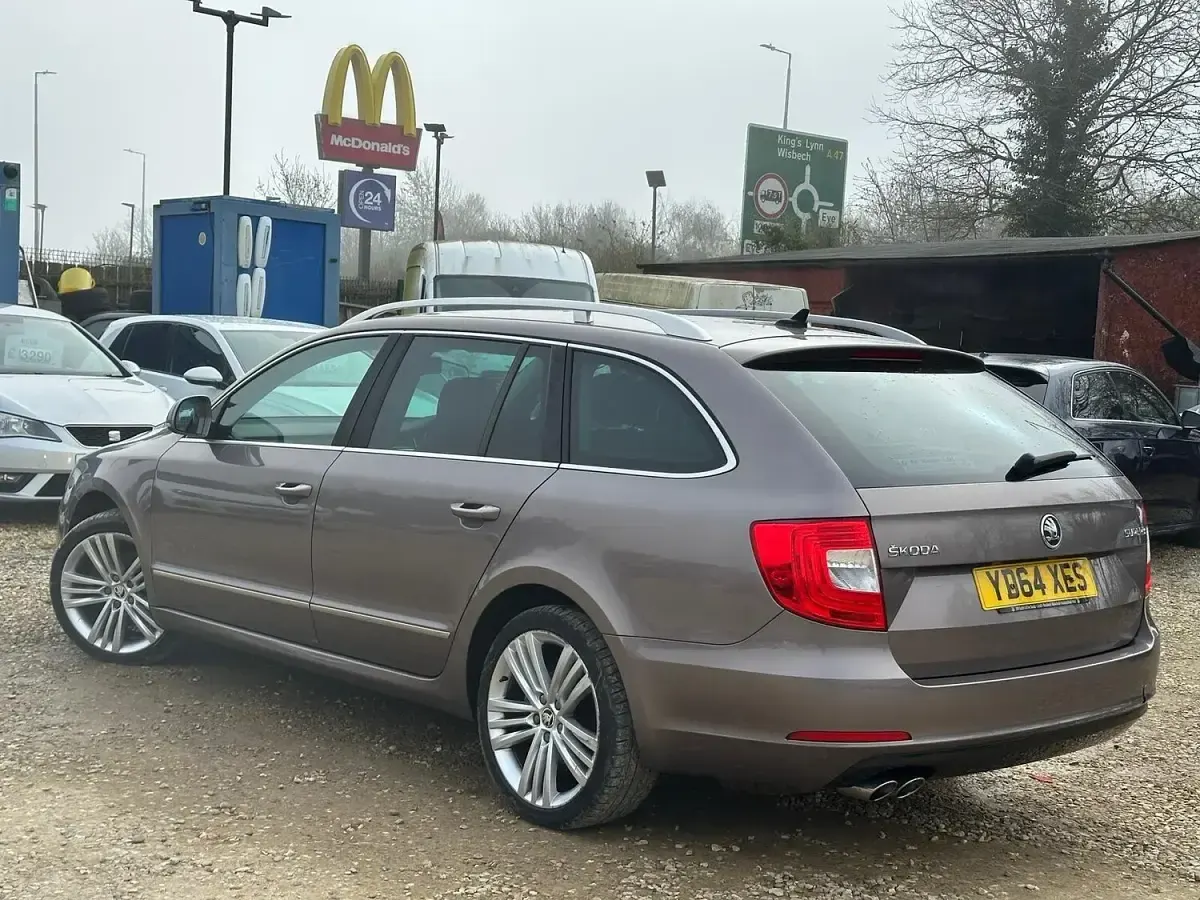 Used Skoda Superb Elegance 170 HP (125 kW) 2014 Mauve/purple Estate