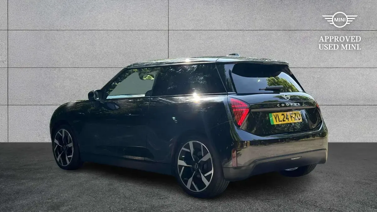 Used Mini Cooper SE Hatch 158 kW (215 HP) 2024 Black Hatchback