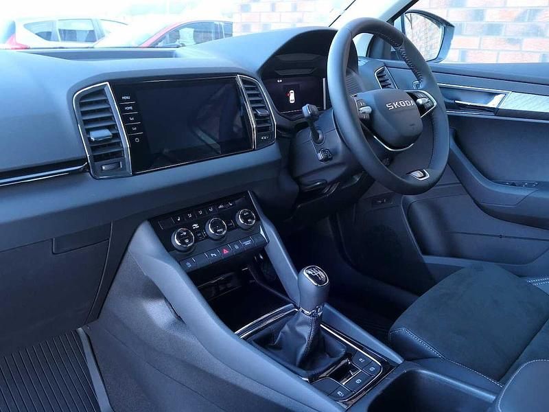 New Skoda Karoq SE L 85 HP (62 kW) 2025 Brilliant silver metallic SUV