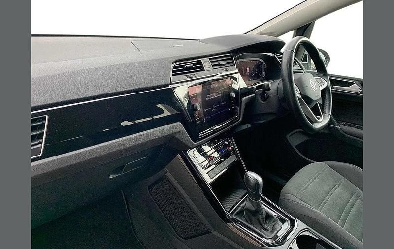 Used VW Touran SEL 150 HP (110 kW) 2022 Silver MPV