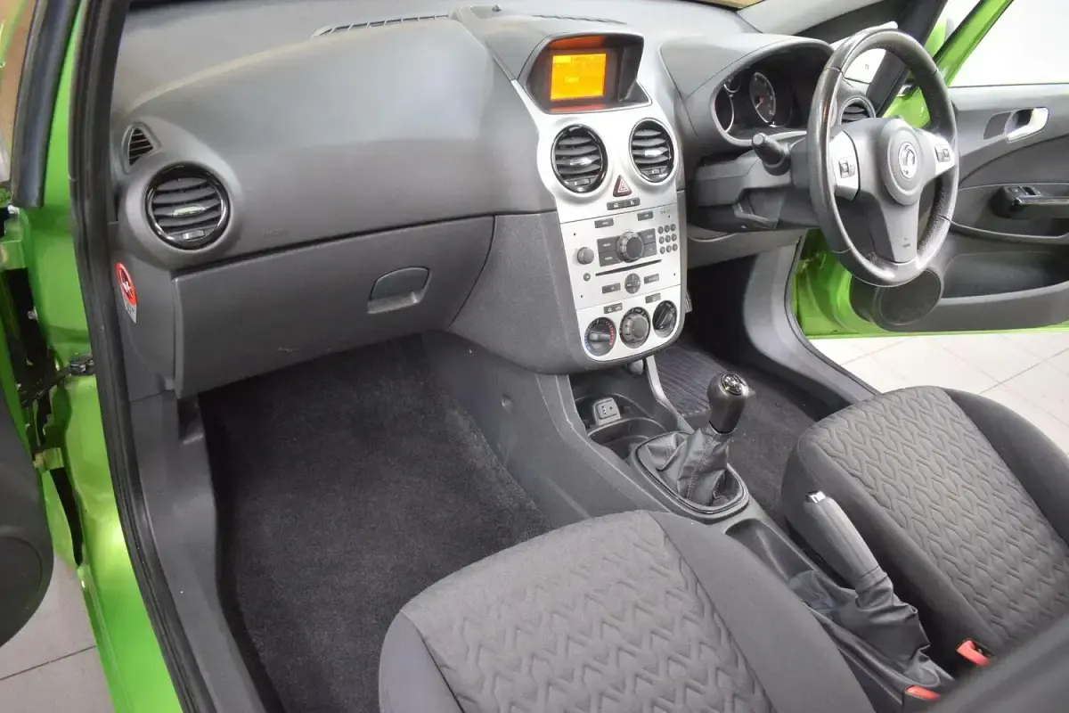 Used Vauxhall Corsa 2013 Green Hatchback