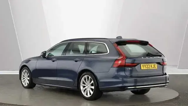 Used Volvo V90 Momentum 197 HP (144 kW) 2021 Blue Estate