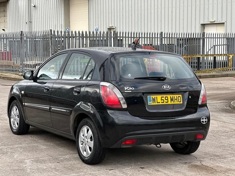 Used Kia Rio 95 HP (69 kW) 2010 Black Hatchback