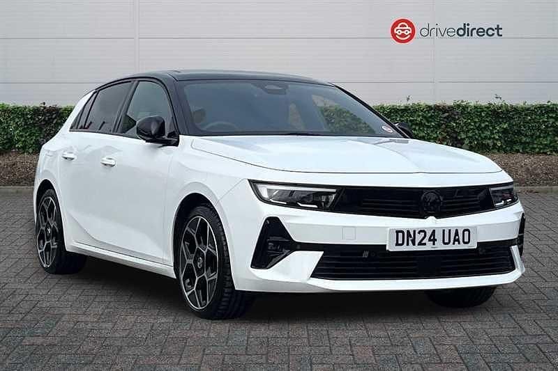 Used Vauxhall Astra Ultimate 130 HP (95 kW) 2024 White Hatchback