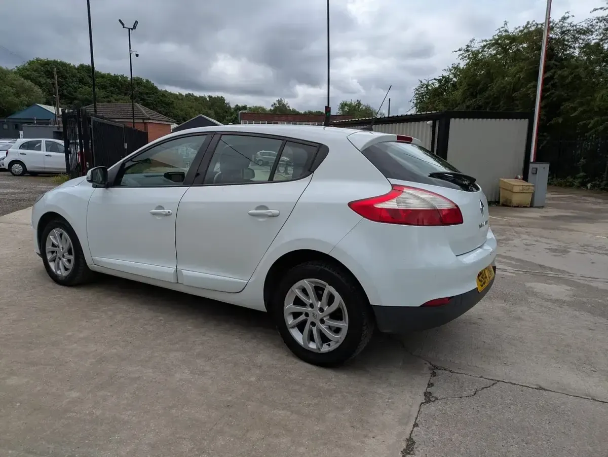 Used Renault Mégane Dynamique 2014 White Hatchback