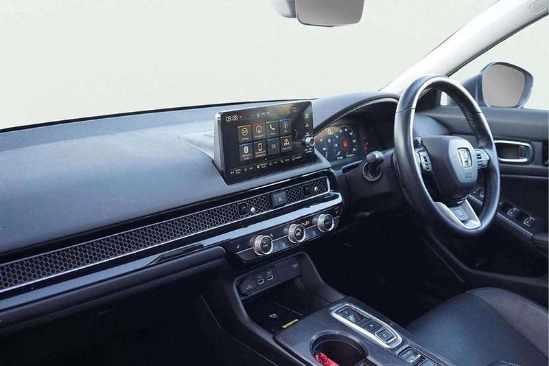 Used Honda Civic Advance 181 HP (133 kW) 2022 White Hatchback