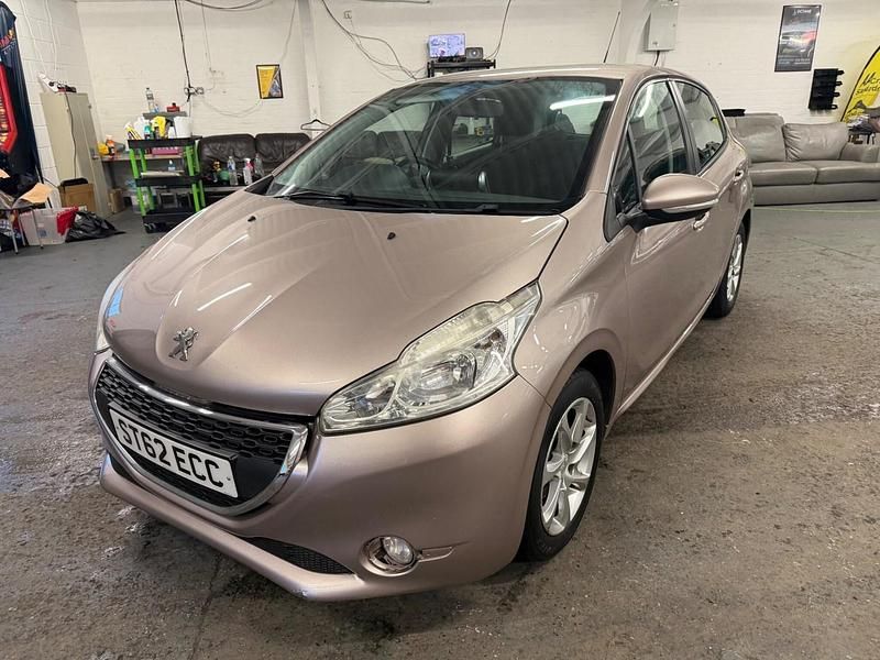 Second-hand Peugeot 208 Active 2012 Roz Hatchback