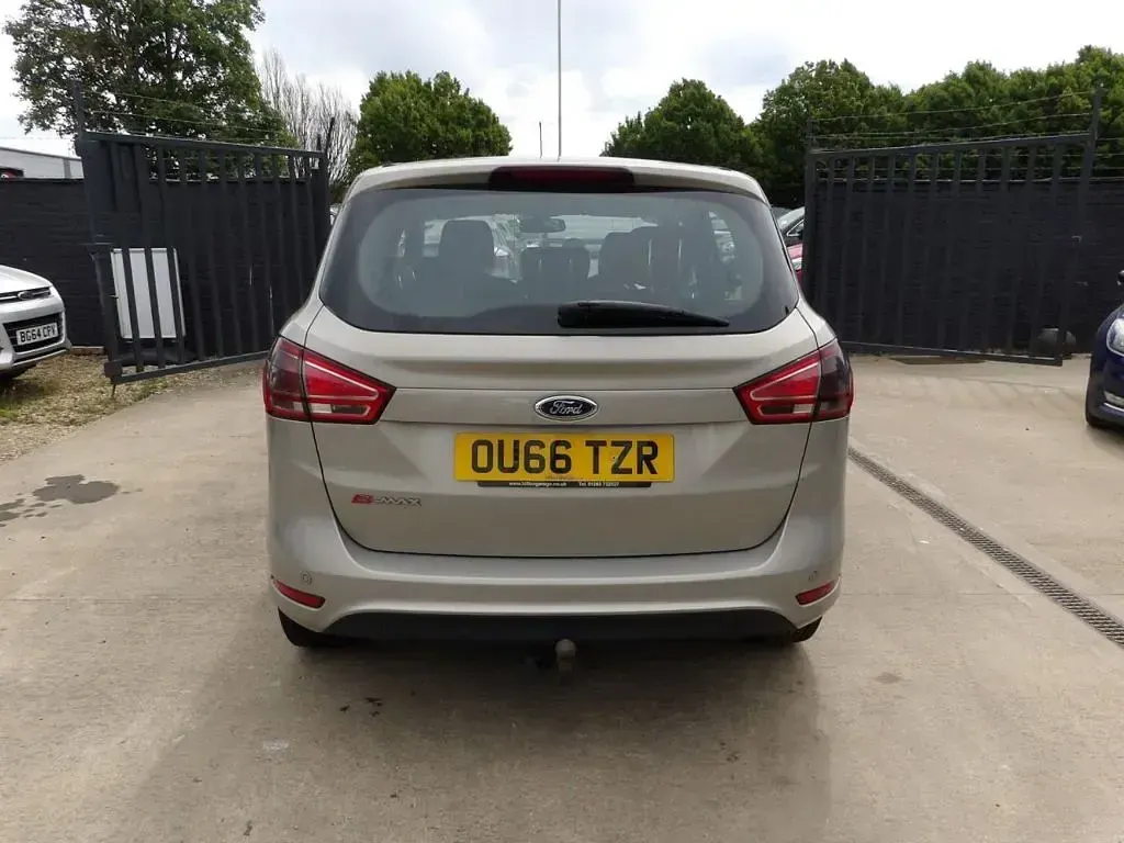 Used Ford B-MAX Zetec 95 HP (69 kW) 2016 Silver MPV