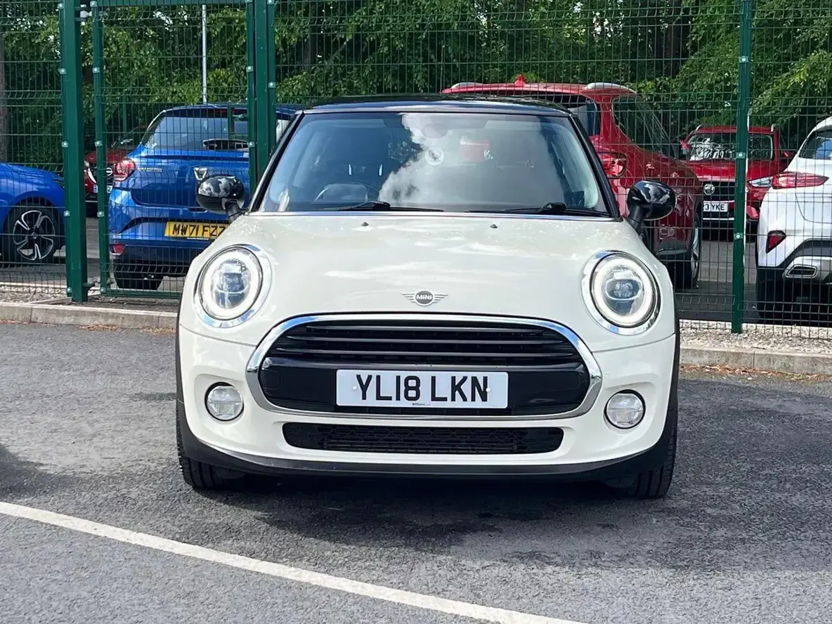Usado Mini Cooper Hatch 136 CV (100 kW) 2018 Blanco Utilitario