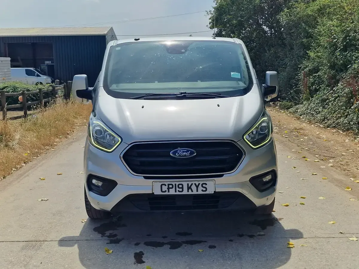 Used Ford Transit Custom Limited 130 HP (95 kW) 2019 Silver Van