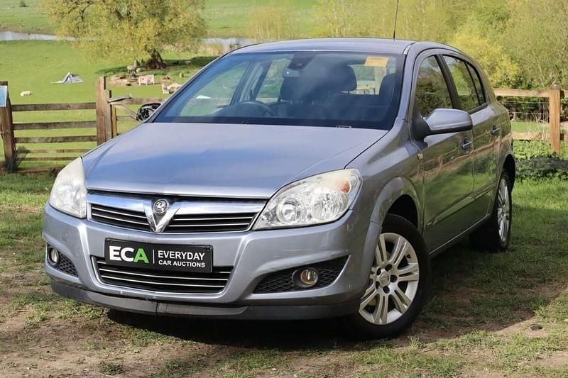 Used Vauxhall Astra Design Edition 2008 Silver Hatchback