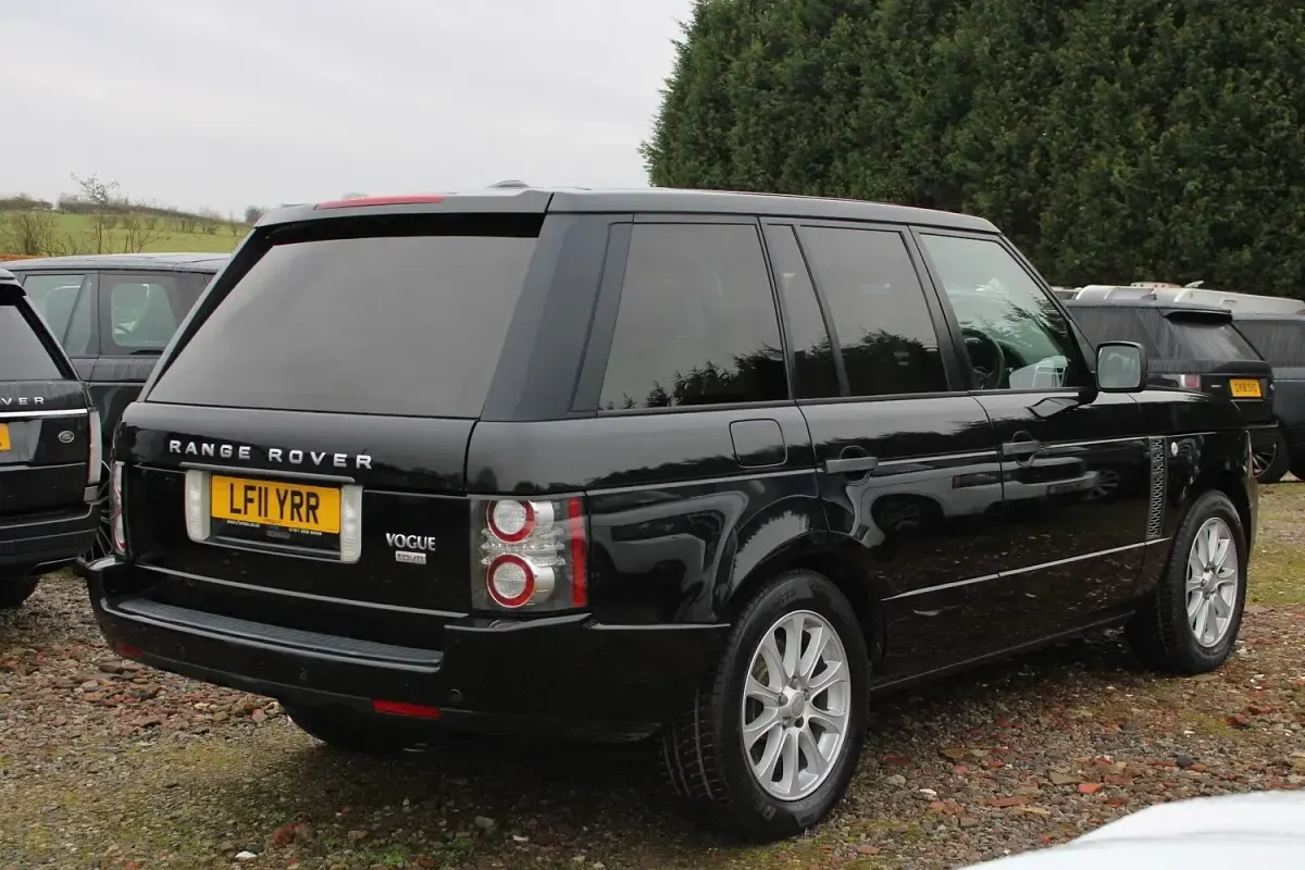 Used Land Rover Range Rover Vogue 313 HP (230 kW) 2011 Black SUV