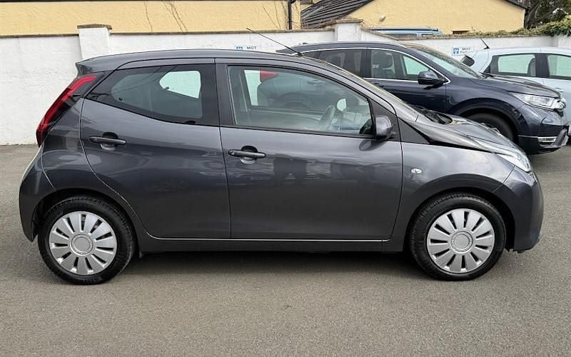 Used Toyota Aygo X-play 72 HP (52 kW) 2021 Grey Hatchback